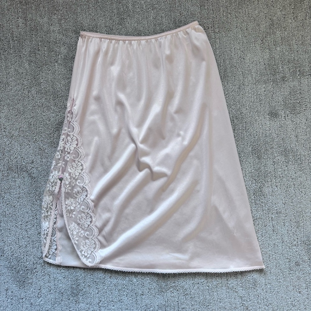 Vintage Pink Lace Half Slip | Chantilly Maidenform | 70s Nylon Petticoat